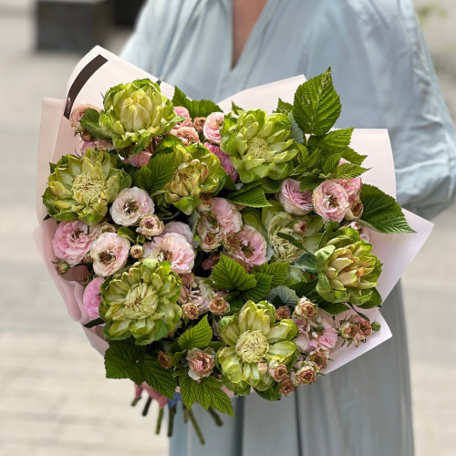 Букет із цікавими трояндами «Секрети дракона»