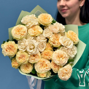 Мереживний букет із кущових троянд «Тендітність»