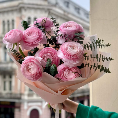Рожевий букет фантастичних ранункулюсів «Романтичні мрії»