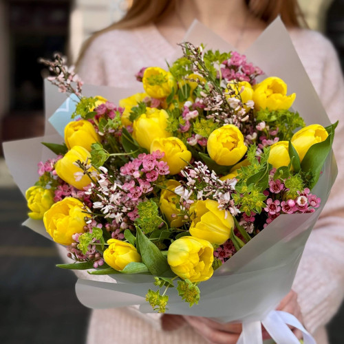 25 сонячних півонієвидних тюльпанів у букеті «Перше сонечко»