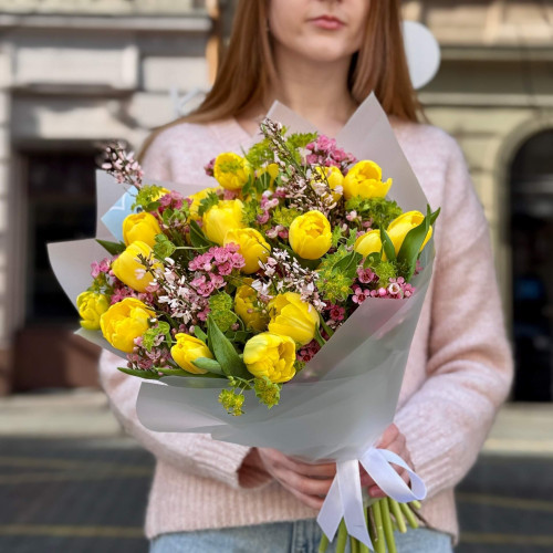 25 сонячних півонієвидних тюльпанів у букеті «Перше сонечко»