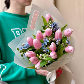 Charming bouquet of oxypetalum and tulips «Gentle bells»
