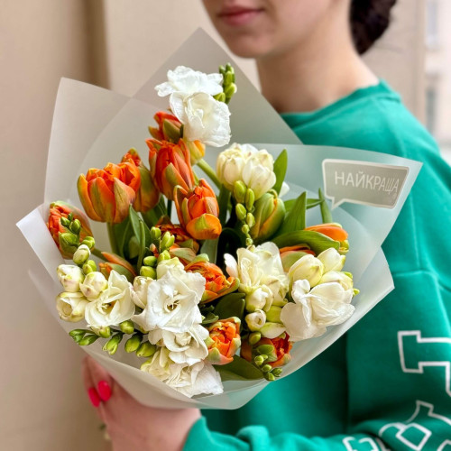 Contrasting bouquet with freesias and tulips «Orange tenderness»