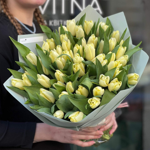 51 класичний тюльпан у букеті «Лимонне небо»