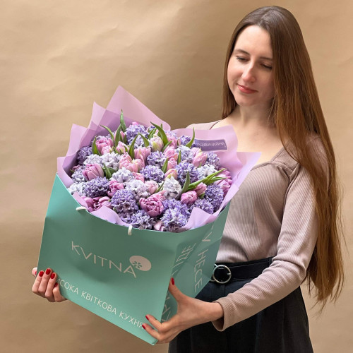 Лавандовий букет із тюльпанів та гіацинтів «Весняний вечір»