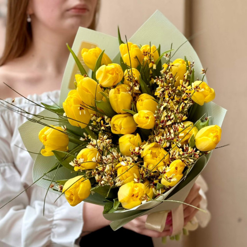Bright bouquet of tulips and genista «Sunny aroma»