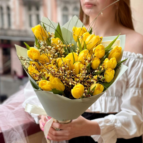 Bright bouquet of tulips and genista «Sunny aroma»