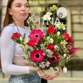 Яскрава великодня композиція з анемонами «Весняна благодать»