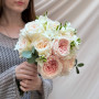 Весільний букет із запашними трояндами та фрезіями «Ароматна вишуканість»