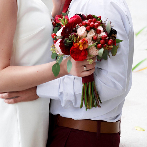 Яскравий букет нареченої