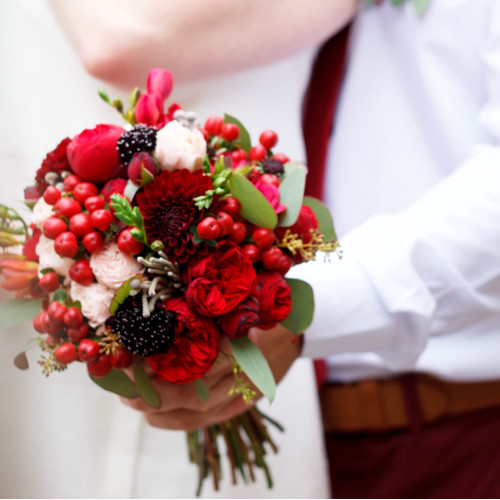 Яскравий букет нареченої