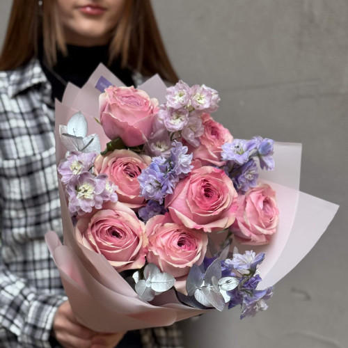 Романтичний букет з піоновидною трояндою Peony Kiss «Срібна вишуканість»